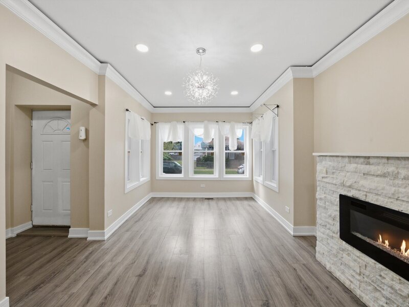 8041 S Escanaba Avenue Chicago IL 60617