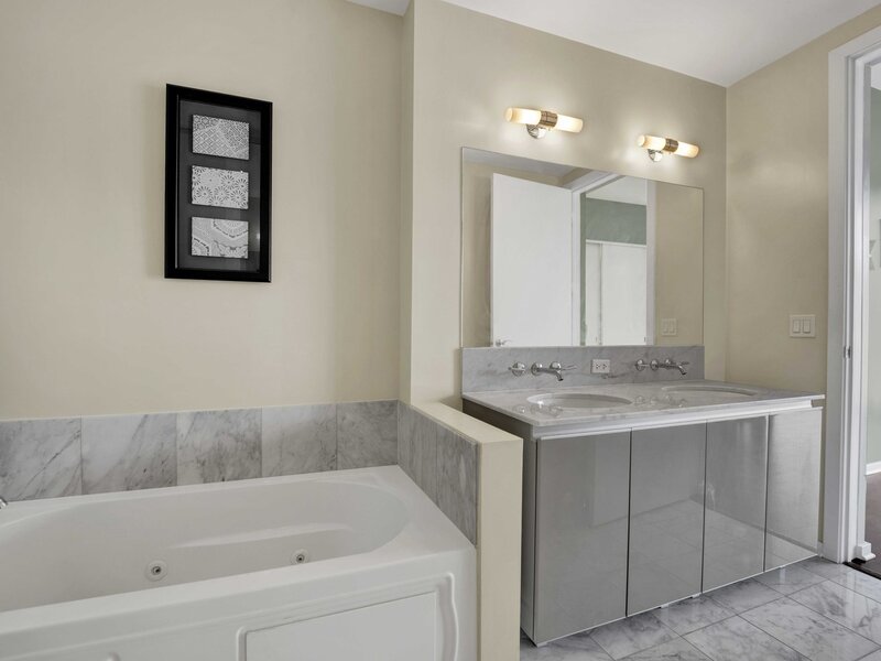 600 N Fairbanks Court Chicago IL 60611