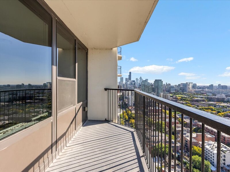 1560 N Sandburg Terrace Chicago IL 60610