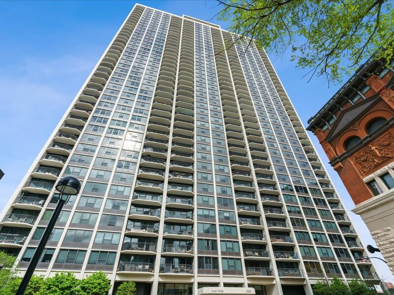1560 N Sandburg Terrace Chicago IL 60610