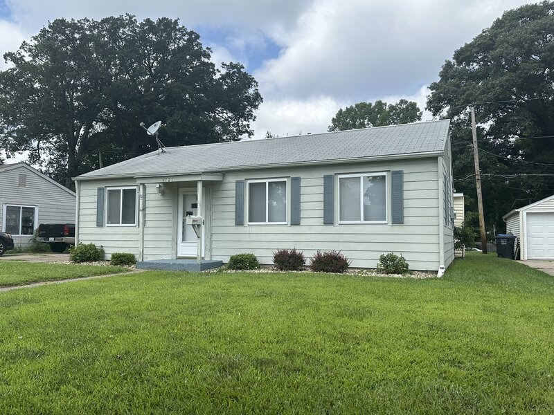 3721 13th Avenue Moline IL 61265