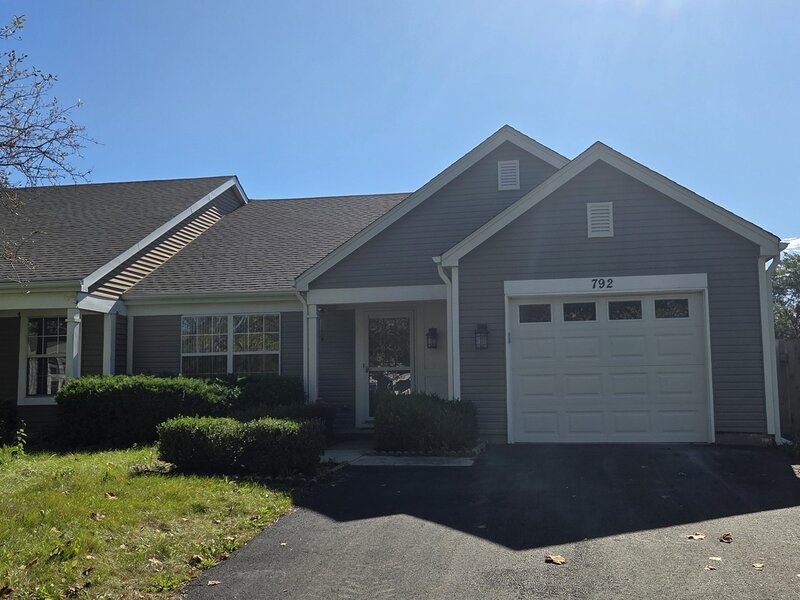 792 Trinity Court Carol Stream IL 60188