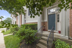 Photo of 721 Hanbury Drive Des Plaines IL 60016