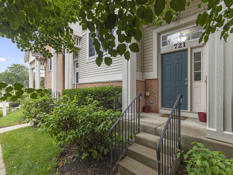 721 Hanbury Drive Des Plaines IL 60016
