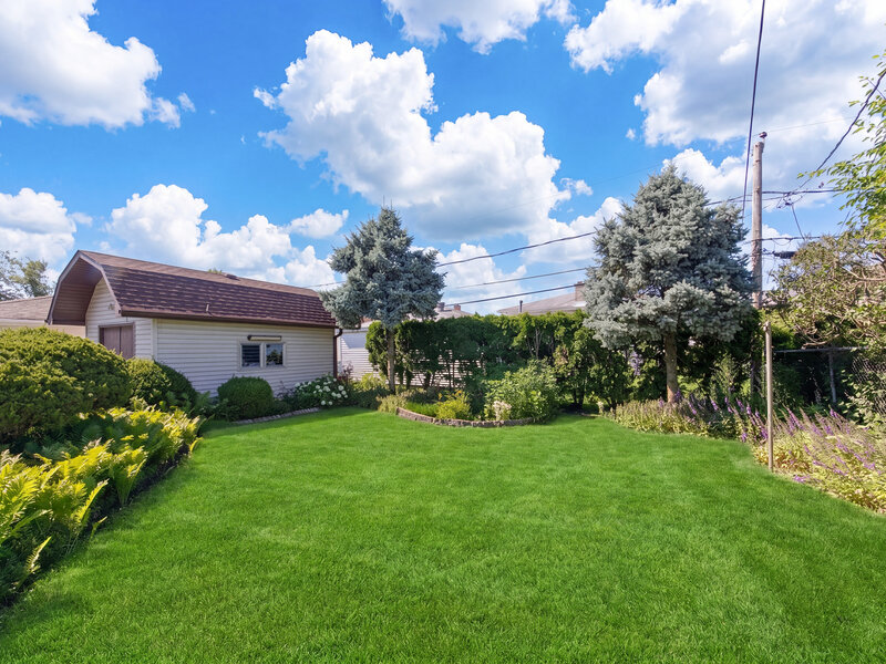 8432 W Amelia Drive Niles IL 60714