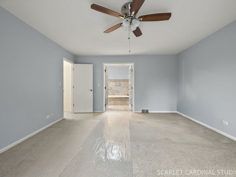 27200 W Lakeview Drive South Drive Lake Barrington IL 60084