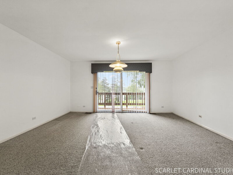 27200 W Lakeview Drive South Drive Lake Barrington IL 60084