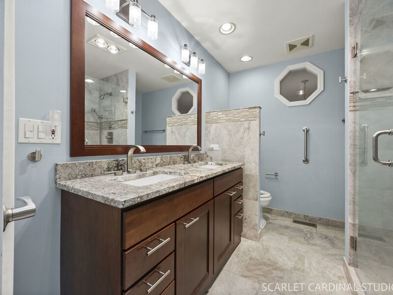 27200 W Lakeview Drive South Drive Lake Barrington IL 60084