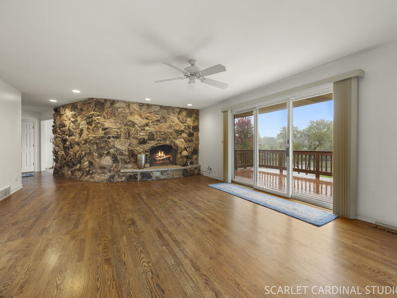 27200 W Lakeview Drive South Drive Lake Barrington IL 60084