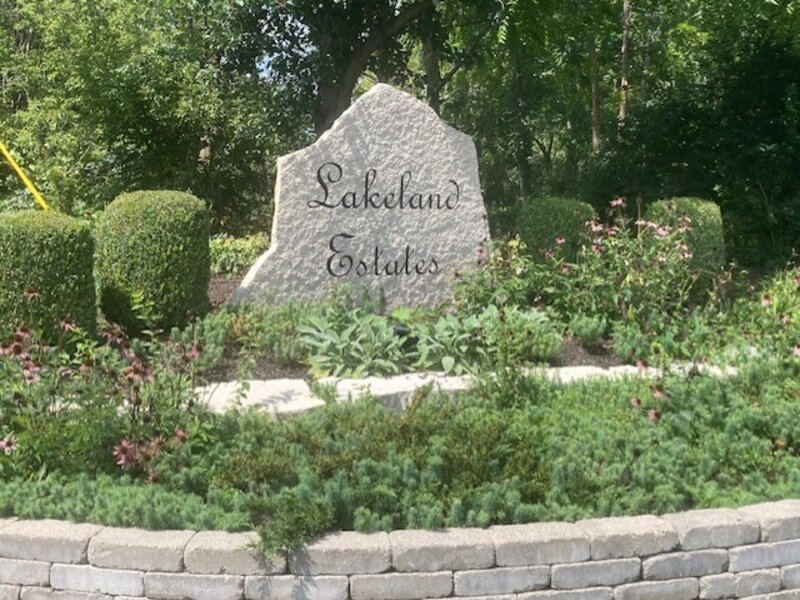 27200 W Lakeview Drive South Drive Lake Barrington IL 60084