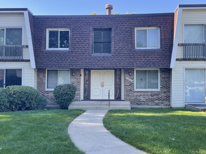 3018 Roberts Drive Woodridge IL 60517