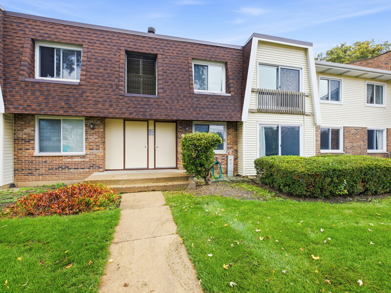 3018 Roberts Drive Woodridge IL 60517