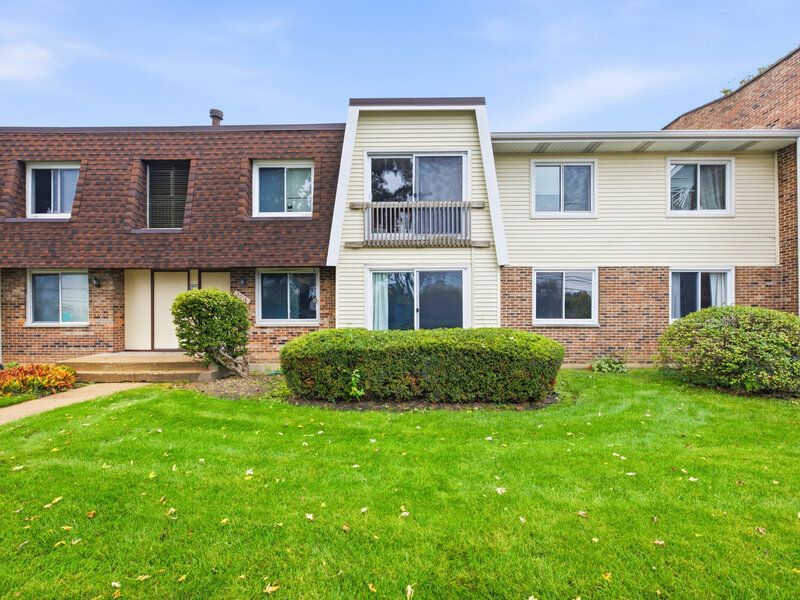 3018 Roberts Drive Woodridge IL 60517