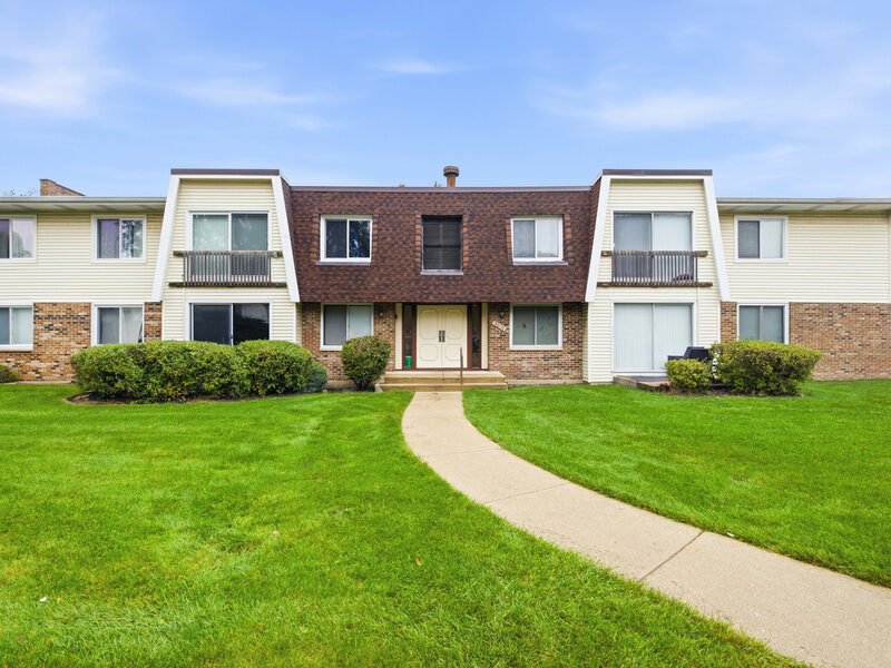 3018 Roberts Drive Woodridge IL 60517