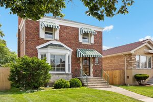 Photo of 8423 S Wolcott Avenue Chicago IL 60620
