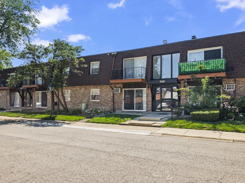765 Grove Drive Buffalo Grove IL 60089