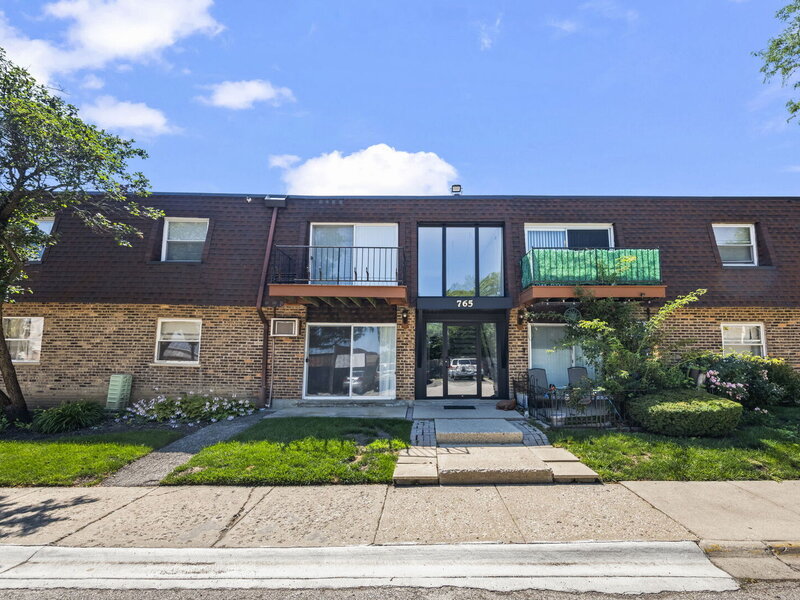 765 Grove Drive Buffalo Grove IL 60089