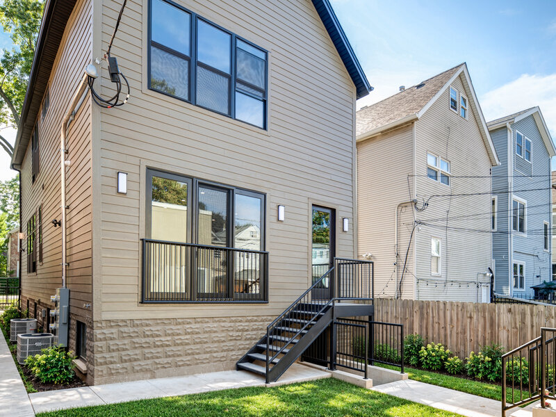 2520 W Shakespeare Avenue Chicago IL 60647
