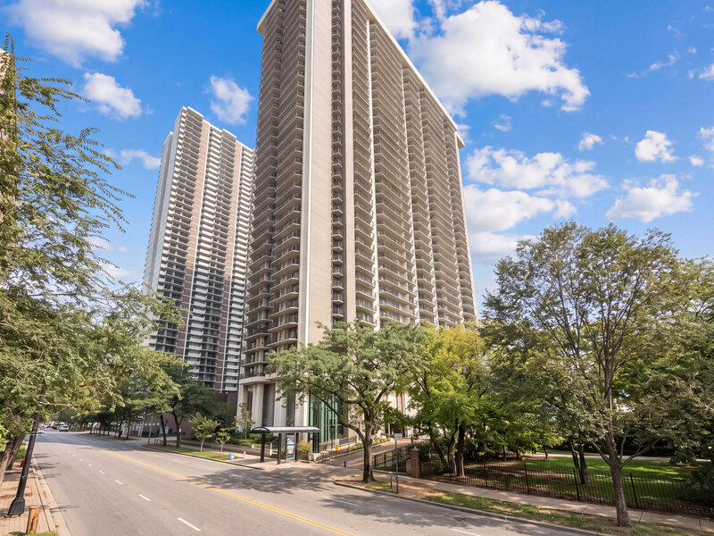 6007 N Sheridan Road Chicago IL 60660
