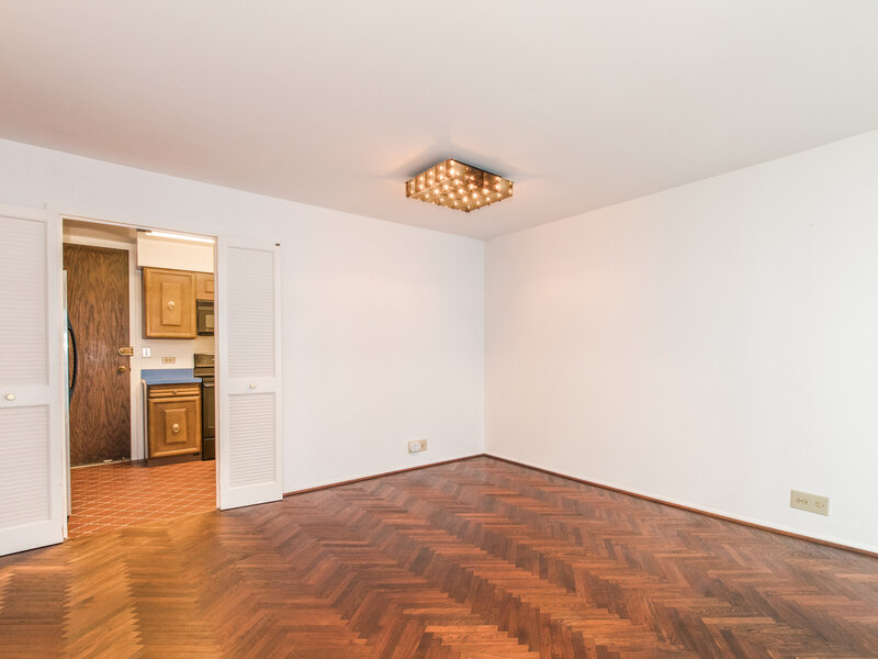 6007 N Sheridan Road Chicago IL 60660