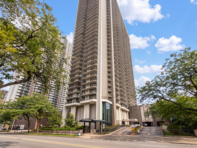 6007 N Sheridan Road Chicago IL 60660