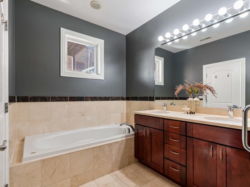 2463 W Foster Avenue Chicago IL 60625
