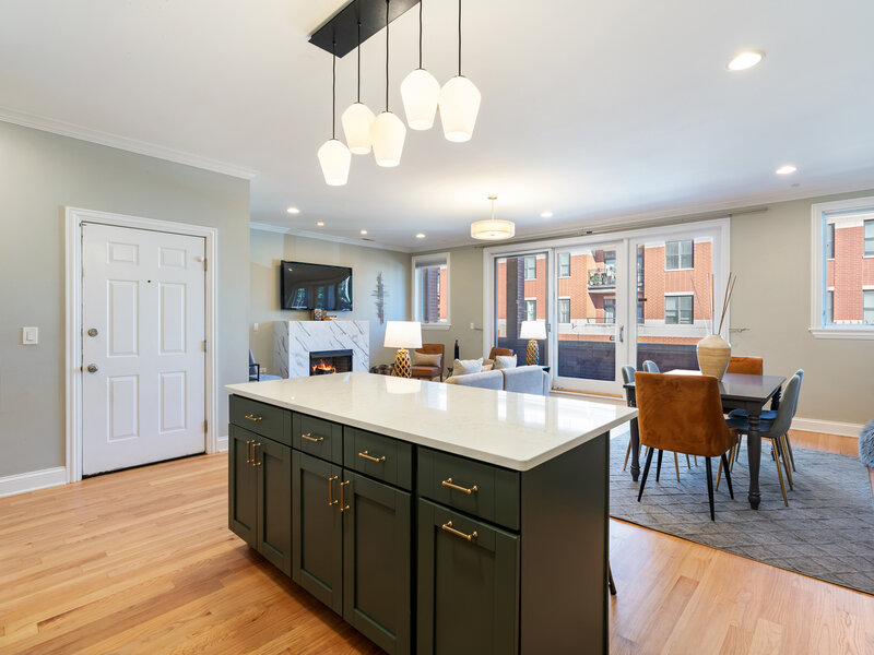 2463 W Foster Avenue Chicago IL 60625