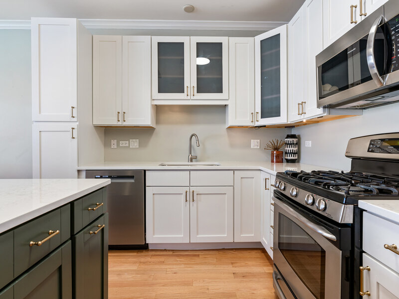 2463 W Foster Avenue Chicago IL 60625