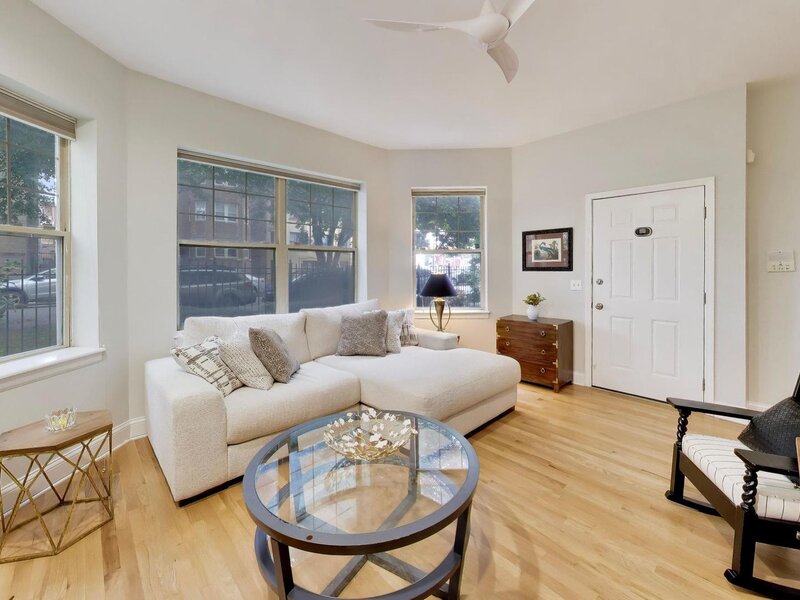 4018 N Mozart Street Chicago IL 60618