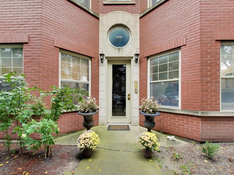 4018 N Mozart Street Chicago IL 60618