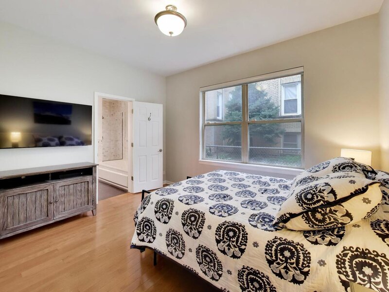 4018 N Mozart Street Chicago IL 60618