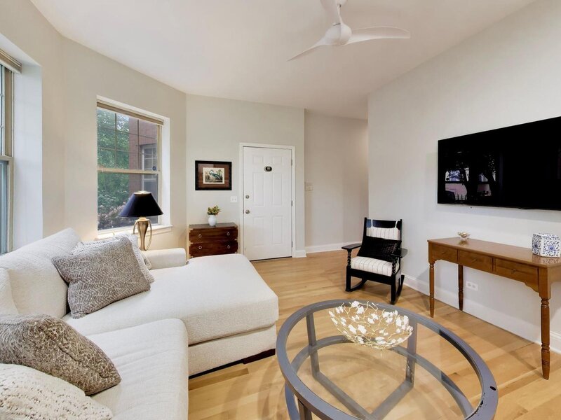 4018 N Mozart Street Chicago IL 60618
