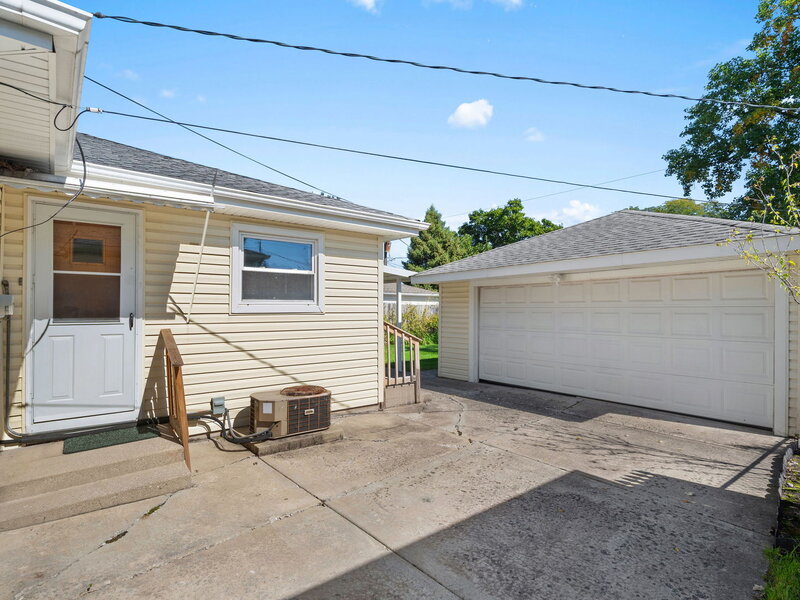 8729 S 51st Avenue Oak Lawn IL 60453
