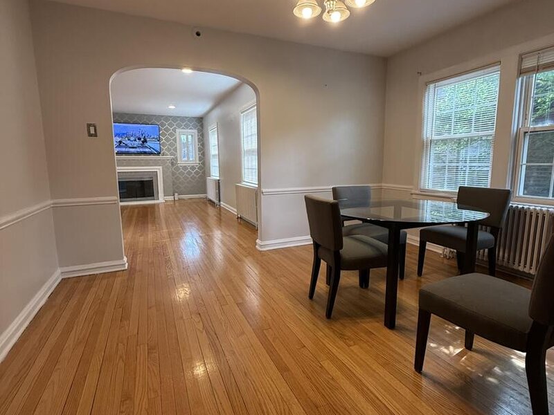 6800 N Knox Avenue Lincolnwood IL 60712