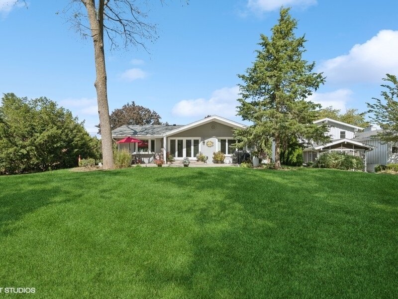 129 Sturtz Street Barrington IL 60010