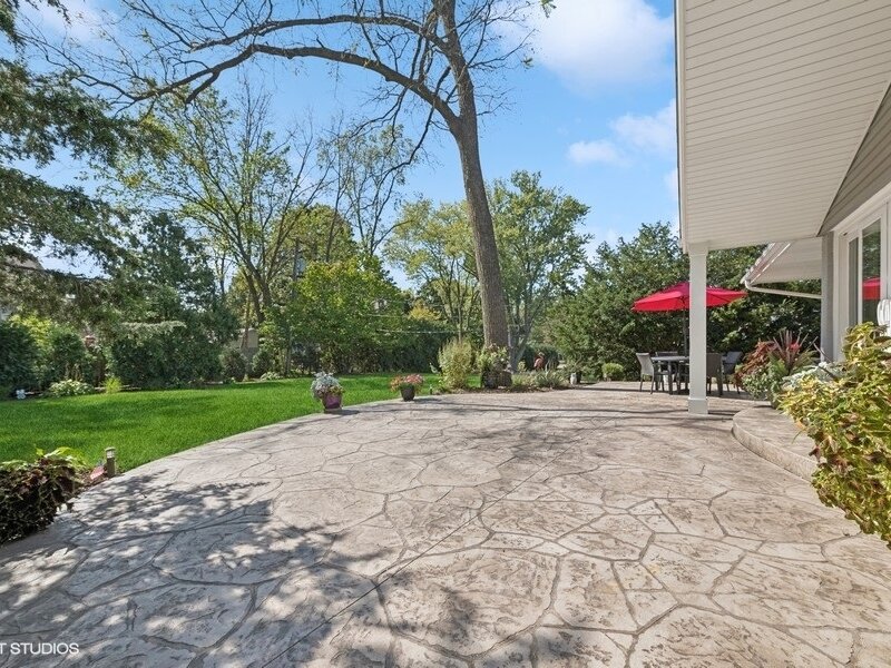 129 Sturtz Street Barrington IL 60010