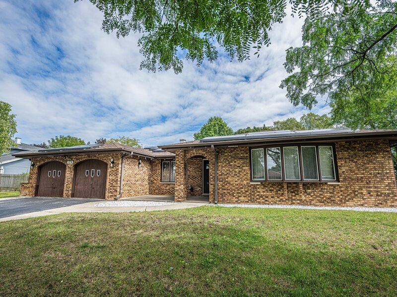 129 Millis Lane Schaumburg IL 60193