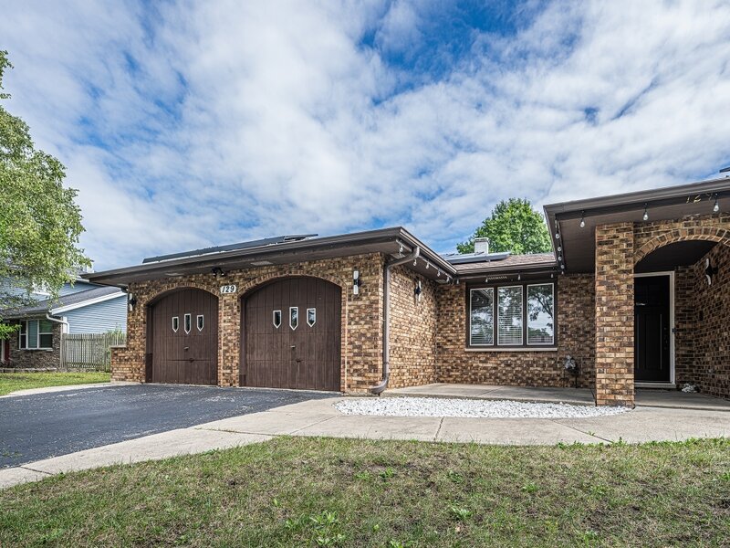 129 Millis Lane Schaumburg IL 60193