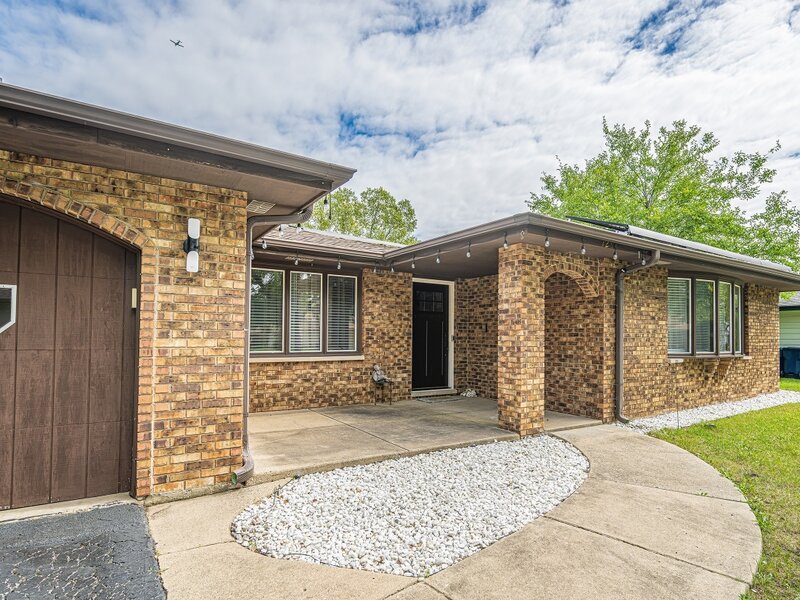 129 Millis Lane Schaumburg IL 60193