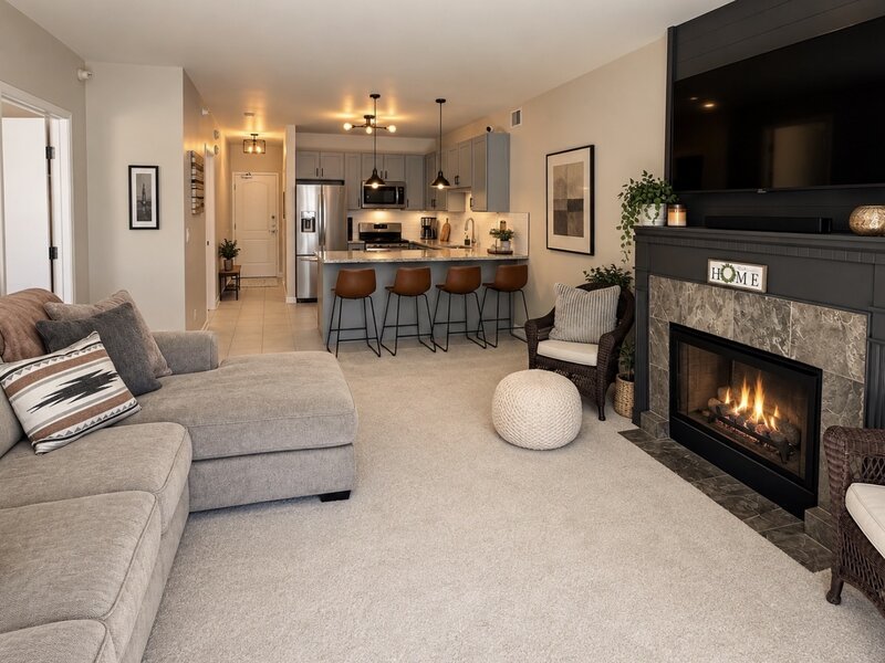 21 W Chestnut Street Chicago IL 60611
