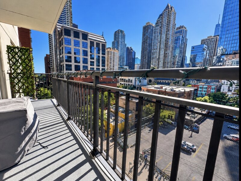 21 W Chestnut Street Chicago IL 60611
