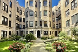 Photo of 7074 N Wolcott Avenue Chicago IL 60626 Unit 1