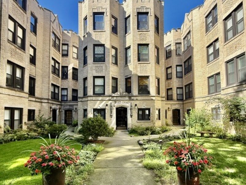 7074 N Wolcott Avenue Chicago IL 60626