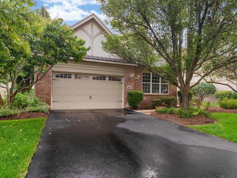 809 Colchester Drive Oswego IL 60543