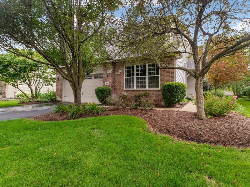809 Colchester Drive Oswego IL 60543