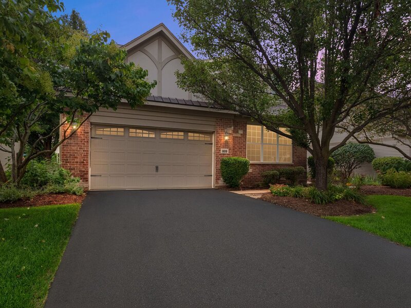 809 Colchester Drive Oswego IL 60543
