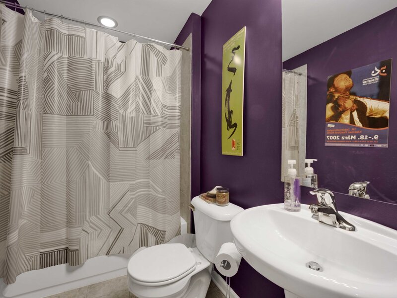 1122 W Catalpa Avenue Chicago IL 60640
