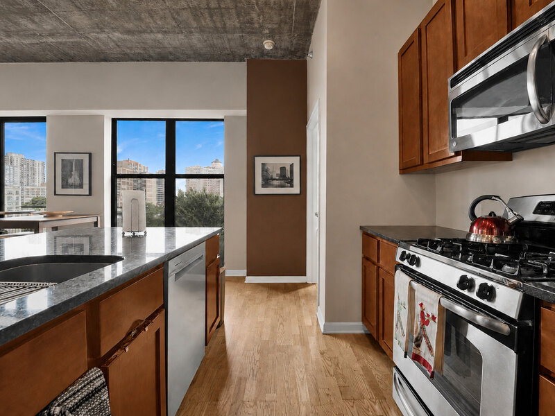 1122 W Catalpa Avenue Chicago IL 60640