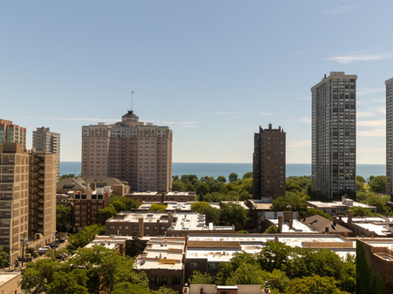 1122 W Catalpa Avenue Chicago IL 60640