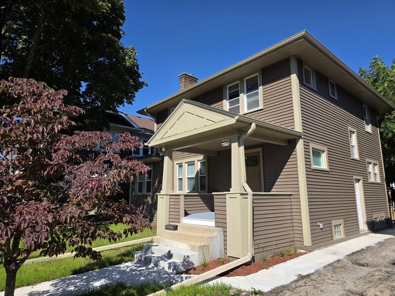 418 Hull Court Waukegan IL 60085